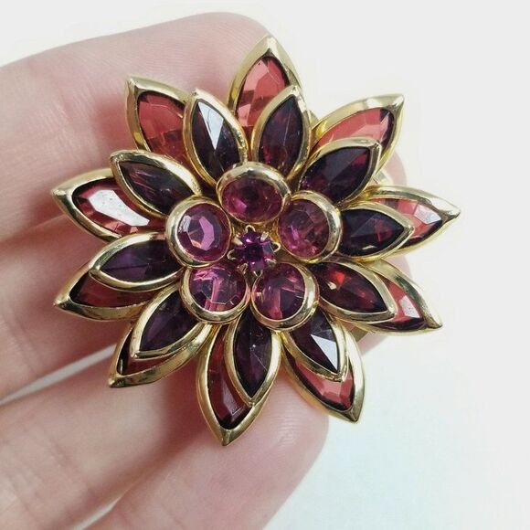 Vintage Avon Purple Rhinestone Starburst Flower Design Brooch, Lapel Pin - Picture 5 of 6